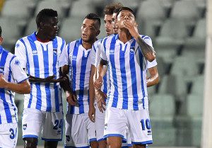 PESCARA, ITALY - AUGUST 02:  Gianluca Lapadula (R) of Pescara celebrates after scoring the opening goal during the preseason friendly match between Pescara Calcio and US Sassuolo Calcio at Adriatico Stadium on August 2, 2015 in Pescara, Italy.  (Photo by Giuseppe Bellini/Getty Images)